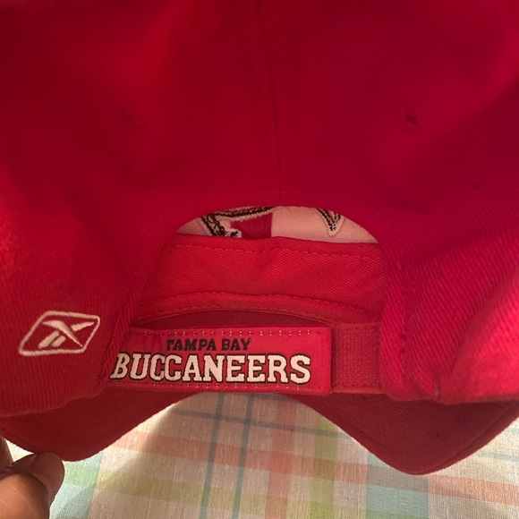 Men’s Buccaneers Reebok Hat - Picture 2 of 2